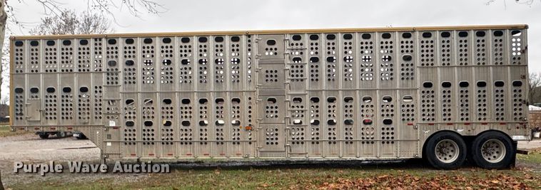 image for item EV2566 2005 Merritt livestock trailer