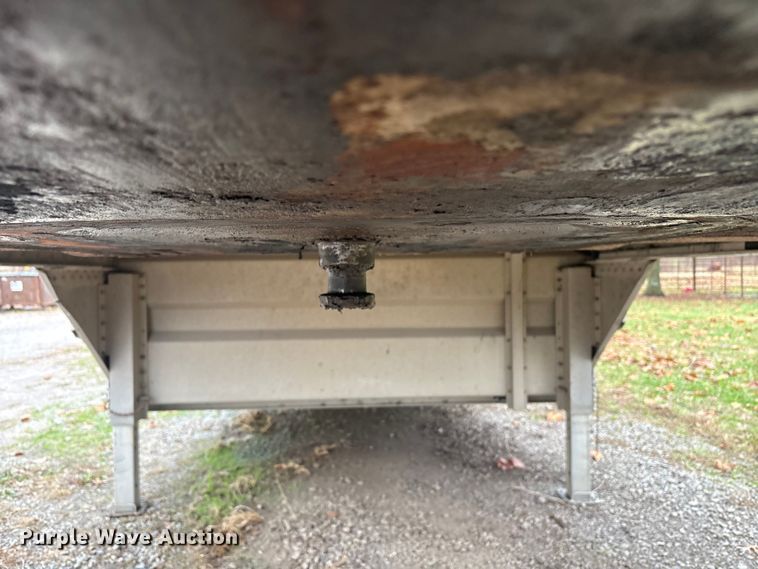 image for item EV2566 2005 Merritt livestock trailer