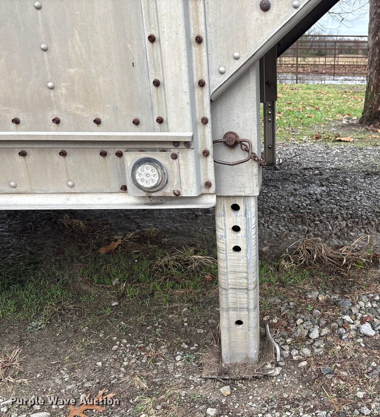 image for item EV2566 2005 Merritt livestock trailer