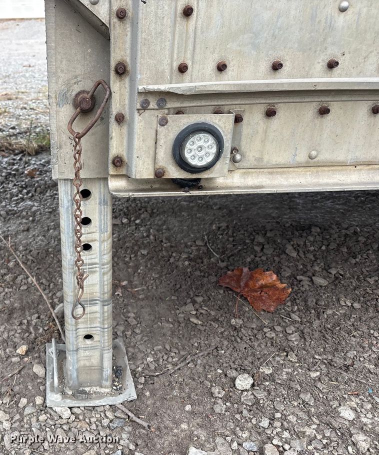 image for item EV2566 2005 Merritt livestock trailer