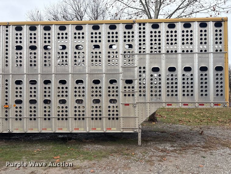 image for item EV2566 2005 Merritt livestock trailer