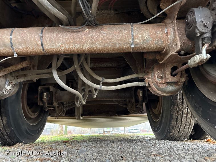 image for item EV2566 2005 Merritt livestock trailer