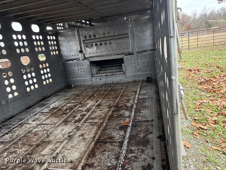 image for item EV2566 2005 Merritt livestock trailer