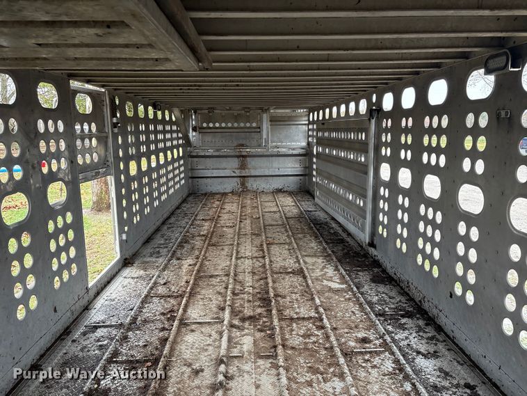 image for item EV2566 2005 Merritt livestock trailer