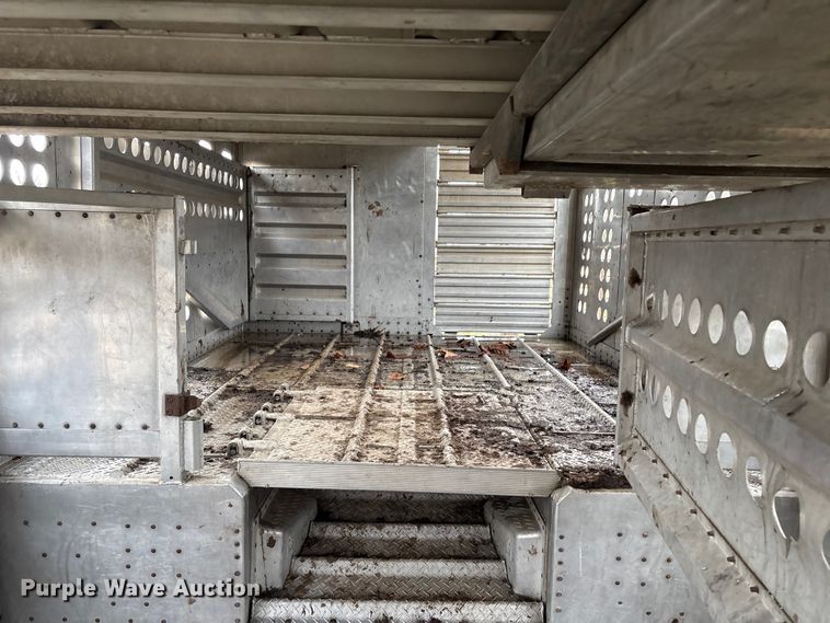 image for item EV2566 2005 Merritt livestock trailer