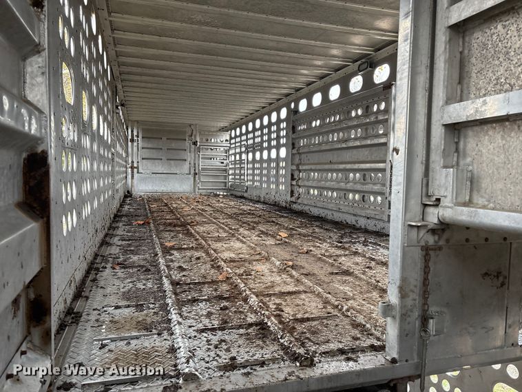 image for item EV2566 2005 Merritt livestock trailer