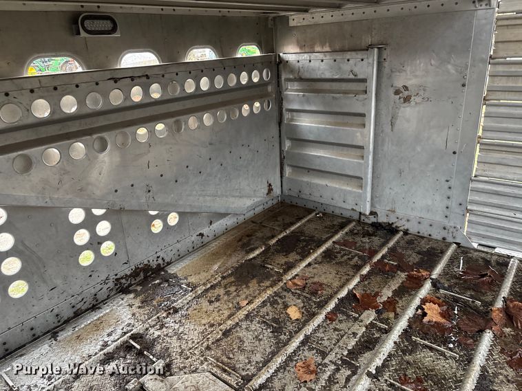 image for item EV2566 2005 Merritt livestock trailer