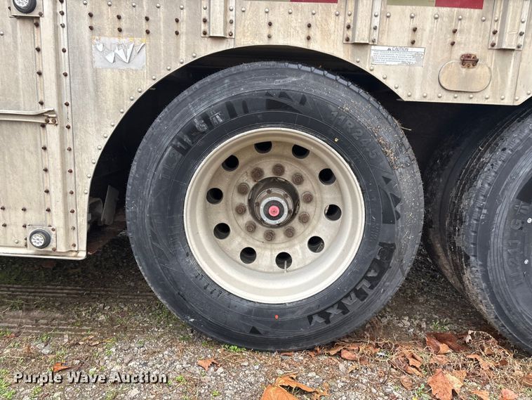 image for item EV2566 2005 Merritt livestock trailer