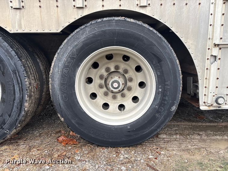 image for item EV2566 2005 Merritt livestock trailer