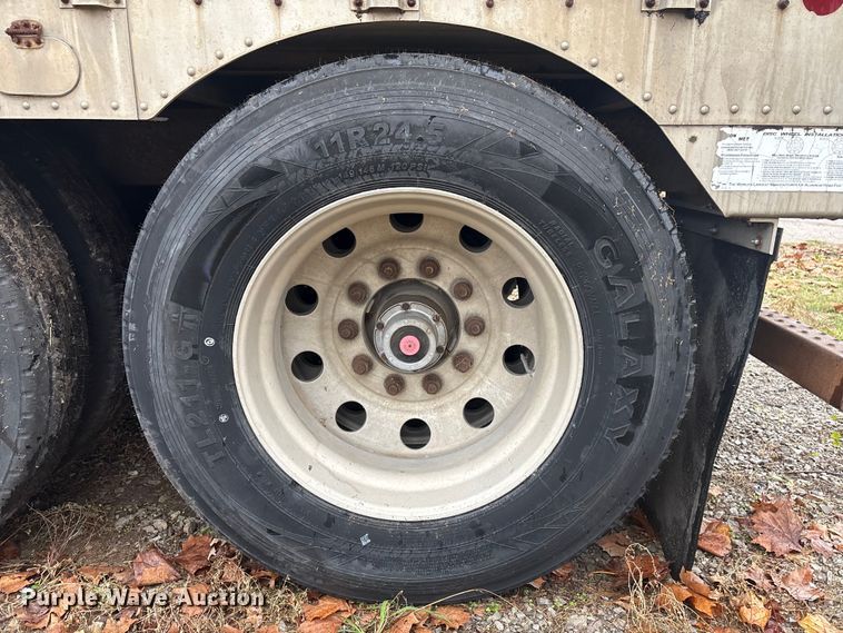 image for item EV2566 2005 Merritt livestock trailer