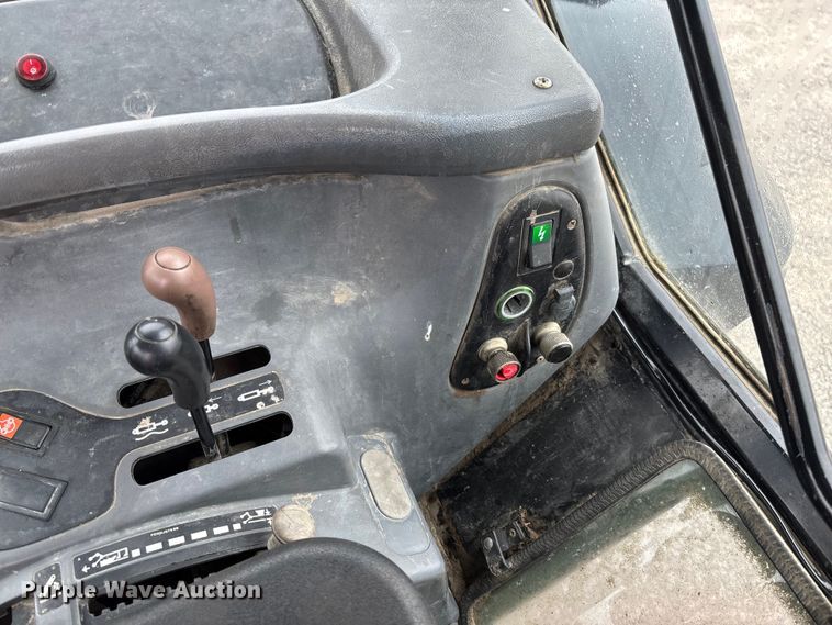 image for item EV3360 1999 New Holland TS100 tractor