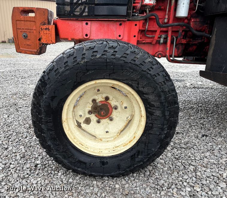 image for item EV3360 1999 New Holland TS100 tractor