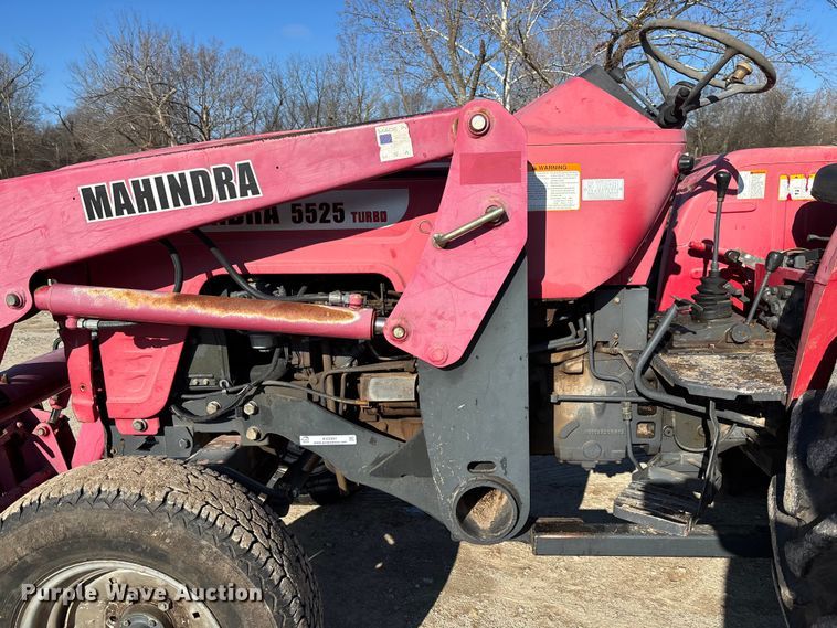 image for item EV3391 2010 Mahindra 5525 tractor