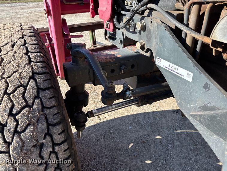 image for item EV3391 2010 Mahindra 5525 tractor