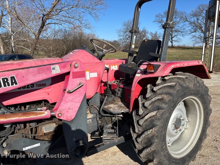 image for item EV3391 2010 Mahindra 5525 tractor