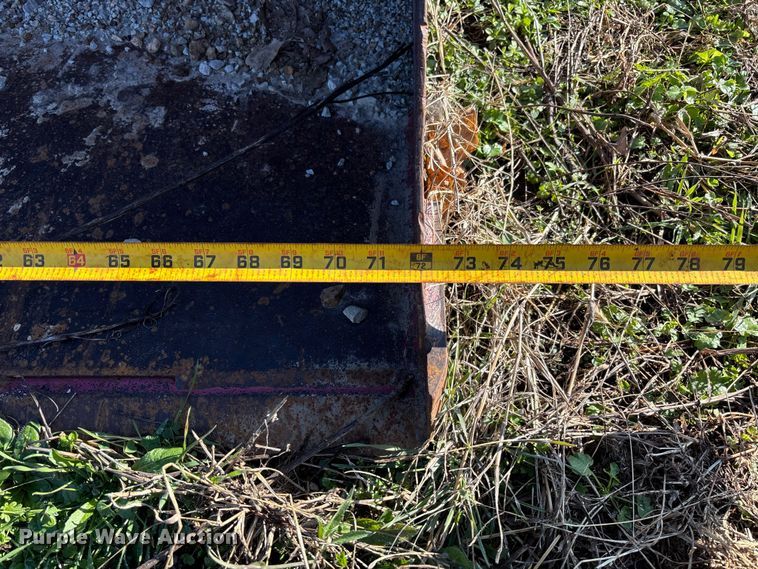 image for item EV3391 2010 Mahindra 5525 tractor