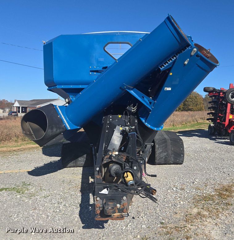 image for item EV4420 2018 Kinze 1105 grain cart