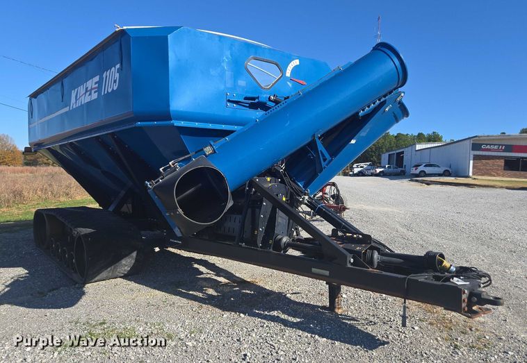 image for item EV4420 2018 Kinze 1105 grain cart