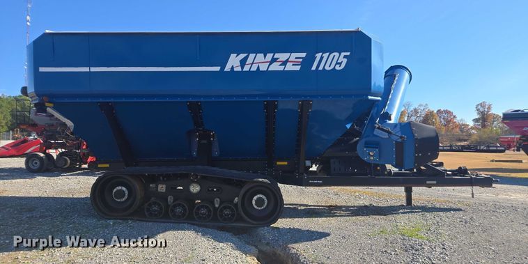 image for item EV4420 2018 Kinze 1105 grain cart