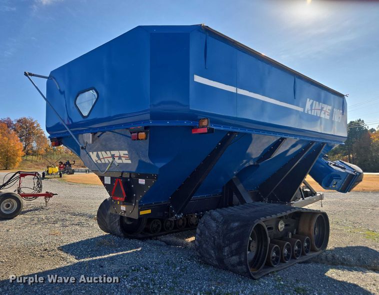 image for item EV4420 2018 Kinze 1105 grain cart