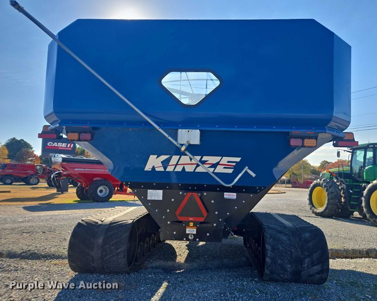 image for item EV4420 2018 Kinze 1105 grain cart