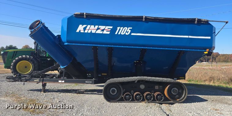 image for item EV4420 2018 Kinze 1105 grain cart