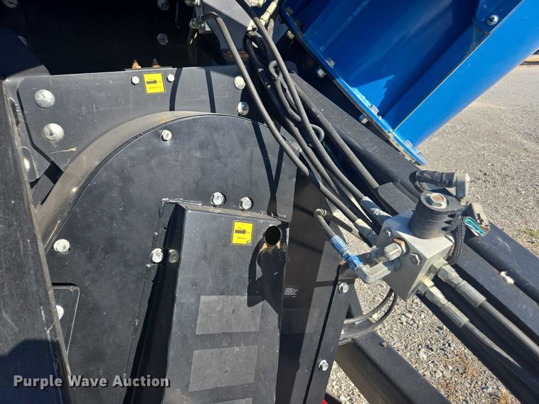 image for item EV4420 2018 Kinze 1105 grain cart