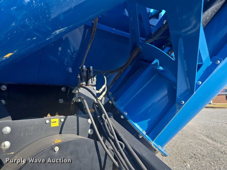 image for item EV4420 2018 Kinze 1105 grain cart