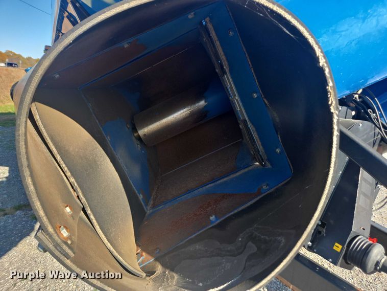 image for item EV4420 2018 Kinze 1105 grain cart