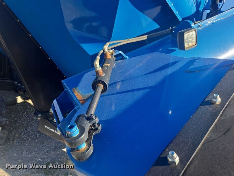 image for item EV4420 2018 Kinze 1105 grain cart