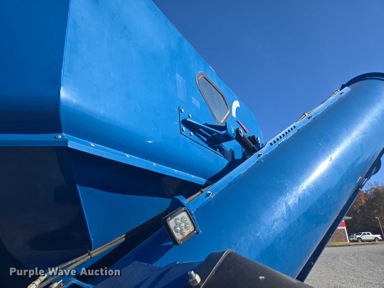 image for item EV4420 2018 Kinze 1105 grain cart