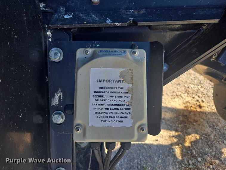 image for item EV4420 2018 Kinze 1105 grain cart