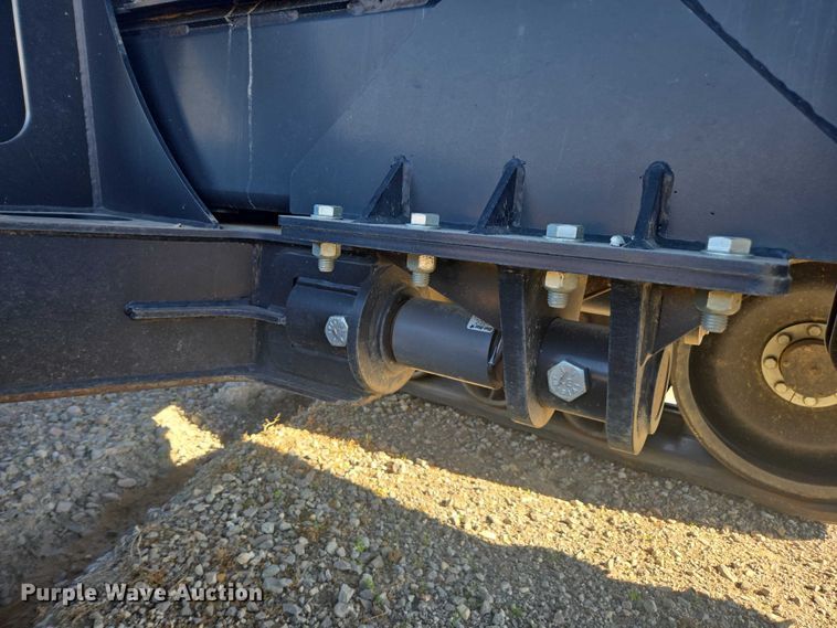 image for item EV4420 2018 Kinze 1105 grain cart