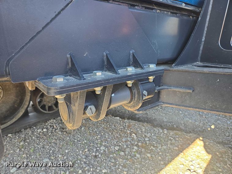 image for item EV4420 2018 Kinze 1105 grain cart