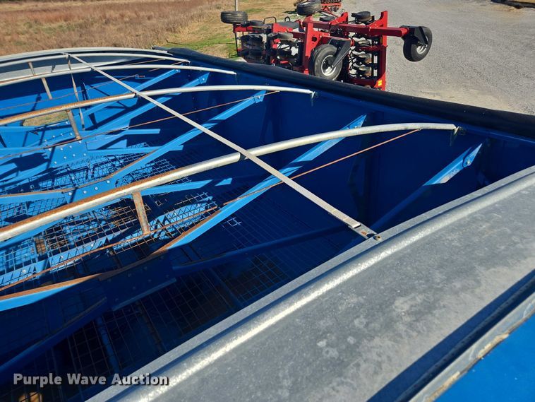 image for item EV4420 2018 Kinze 1105 grain cart