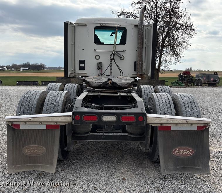 image for item EV4421 2019 Peterbilt 579 semi truck