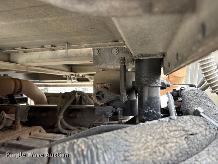 image for item EV4421 2019 Peterbilt 579 semi truck