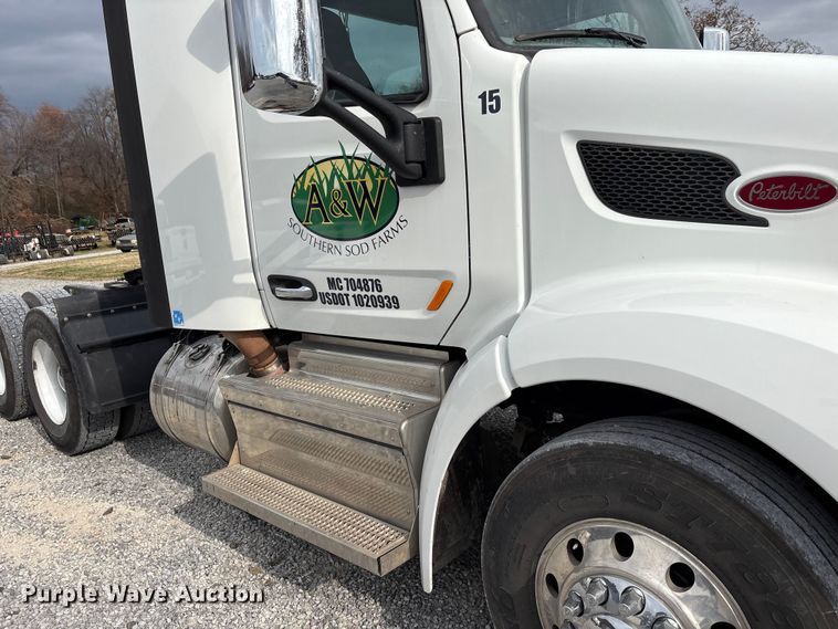 image for item EV4421 2019 Peterbilt 579 semi truck