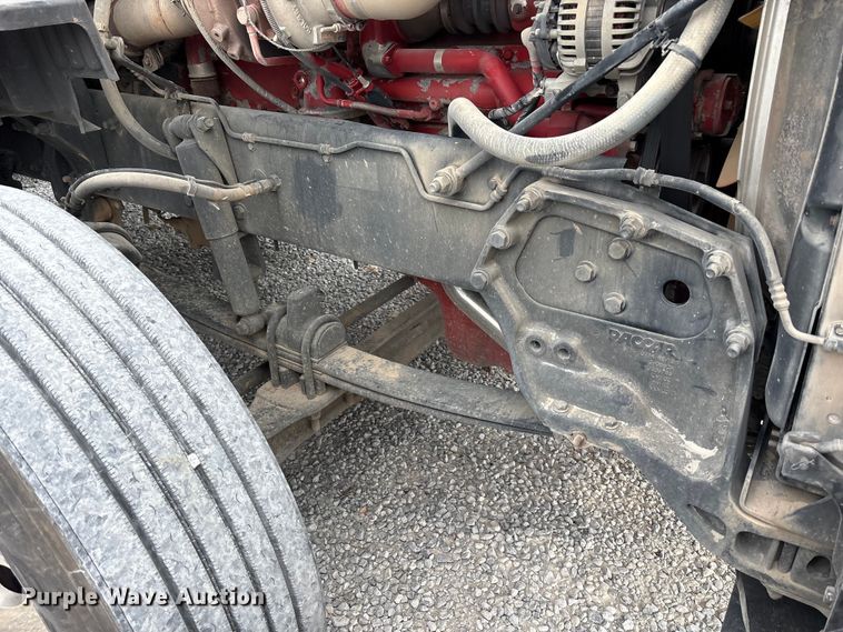 image for item EV4421 2019 Peterbilt 579 semi truck