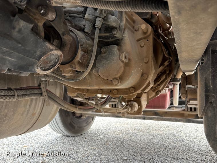 image for item EV4421 2019 Peterbilt 579 semi truck