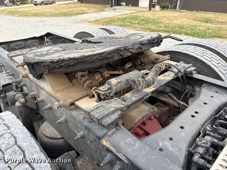 image for item EV4421 2019 Peterbilt 579 semi truck