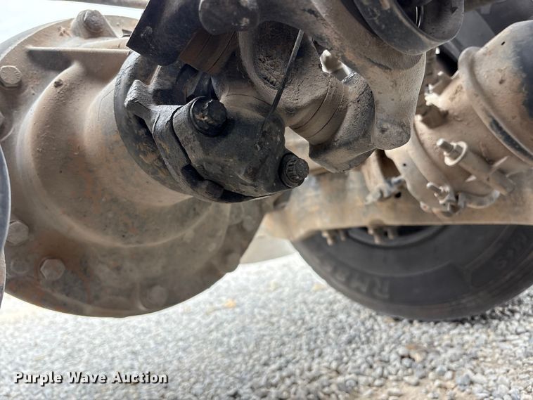 image for item EV4421 2019 Peterbilt 579 semi truck