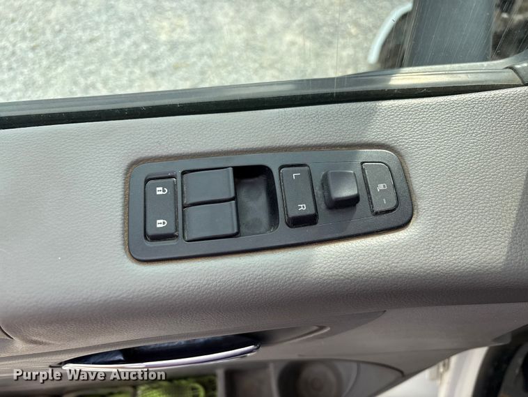 image for item EV4421 2019 Peterbilt 579 semi truck