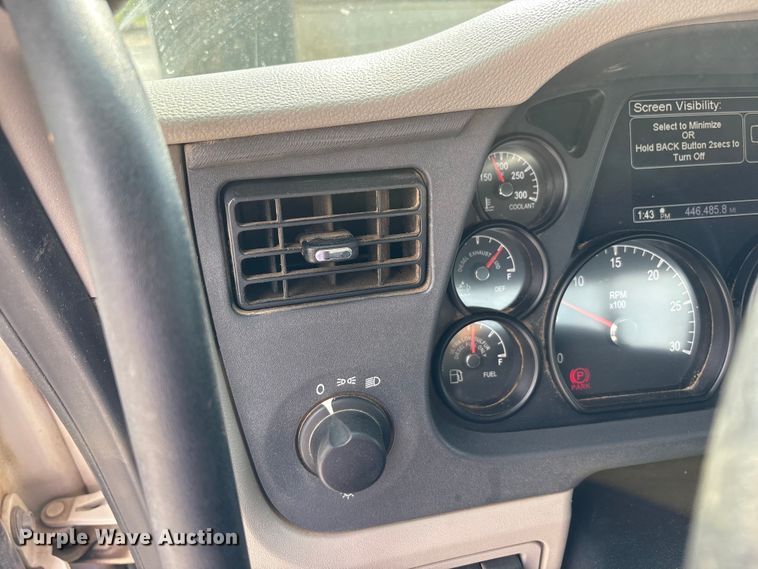 image for item EV4421 2019 Peterbilt 579 semi truck