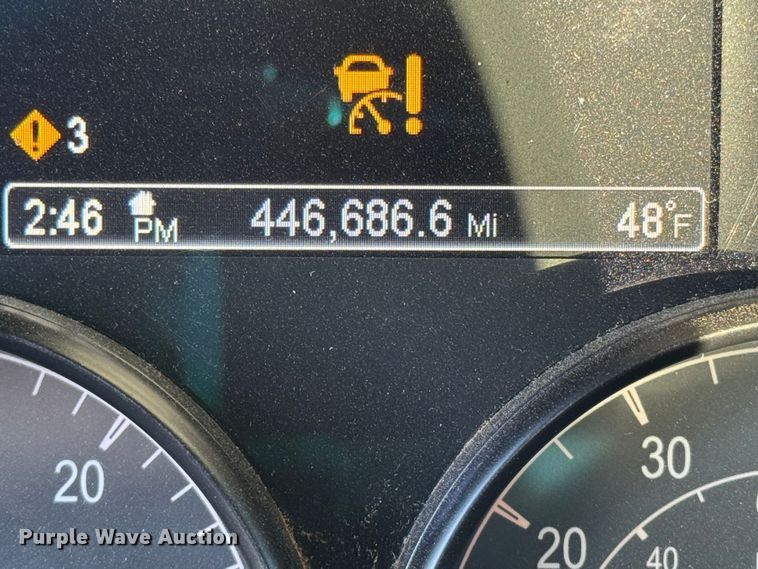 image for item EV4421 2019 Peterbilt 579 semi truck