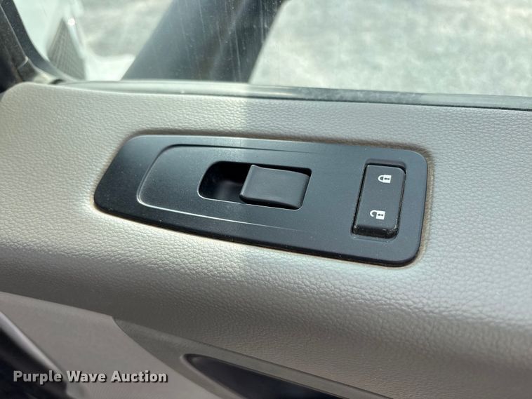 image for item EV4421 2019 Peterbilt 579 semi truck