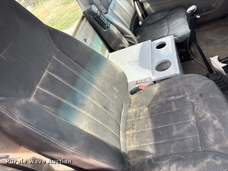 image for item EV4421 2019 Peterbilt 579 semi truck