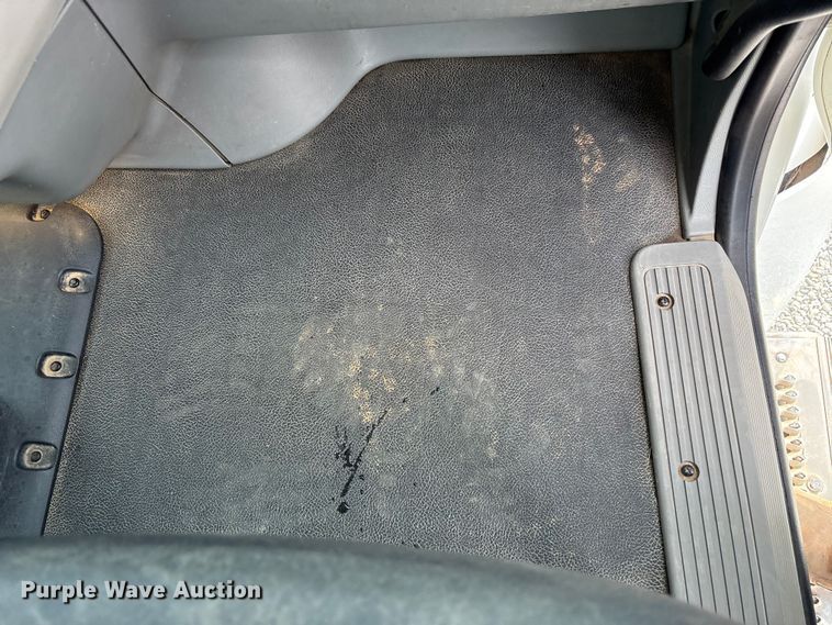 image for item EV4421 2019 Peterbilt 579 semi truck