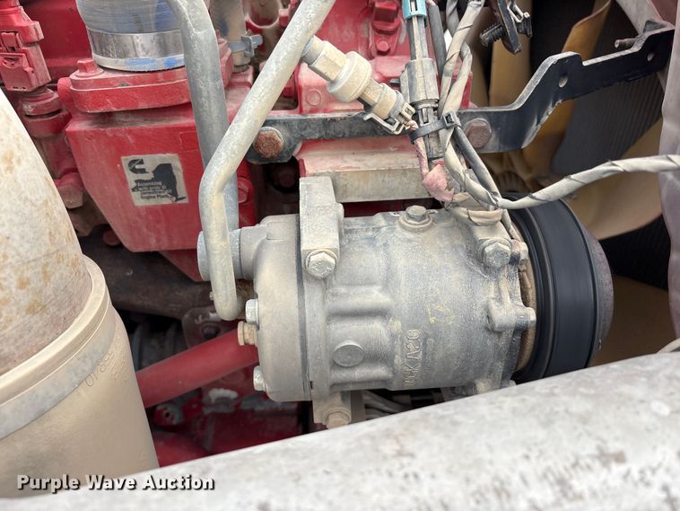 image for item EV4421 2019 Peterbilt 579 semi truck