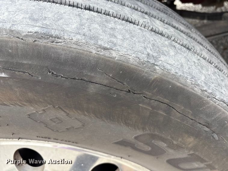 image for item EV4421 2019 Peterbilt 579 semi truck